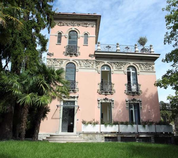 Villa Liberty: la facciata e ingresso storico